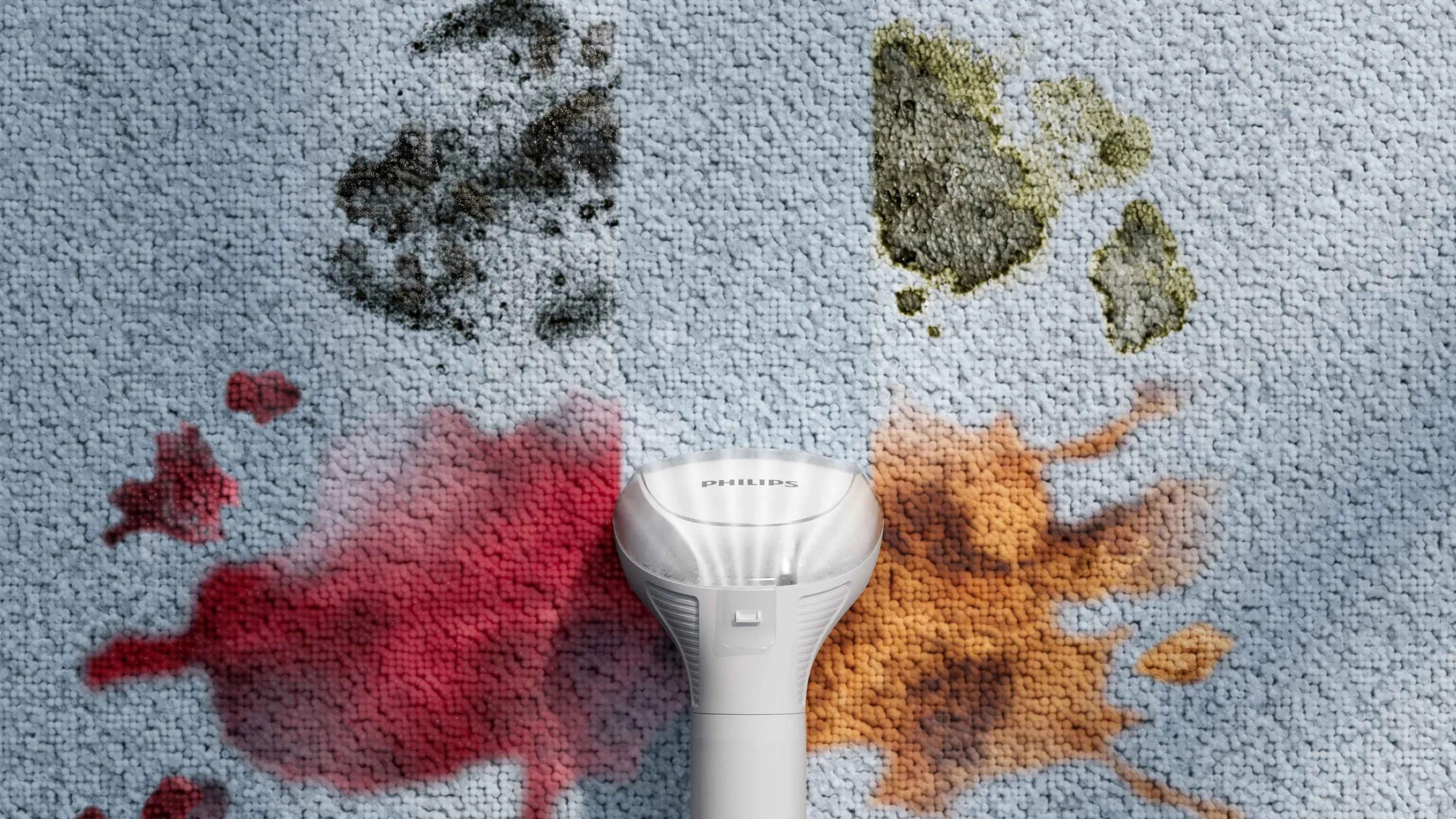 Philips Spot Cleaner: Bekämpft Flecken auf Teppichen. Wein, Kaffee, Schmutz und Fettflecken entfernt. Philips Reiniger im Mittelpunkt, der seine Fleckenentfernungs- und Designstärke zeigt.