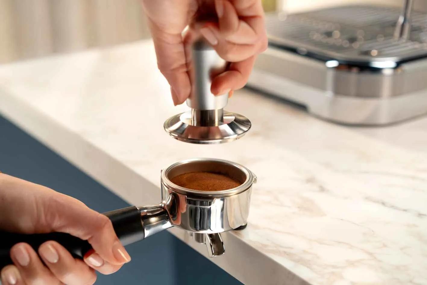 Tamp din kaffe nemt og præcist