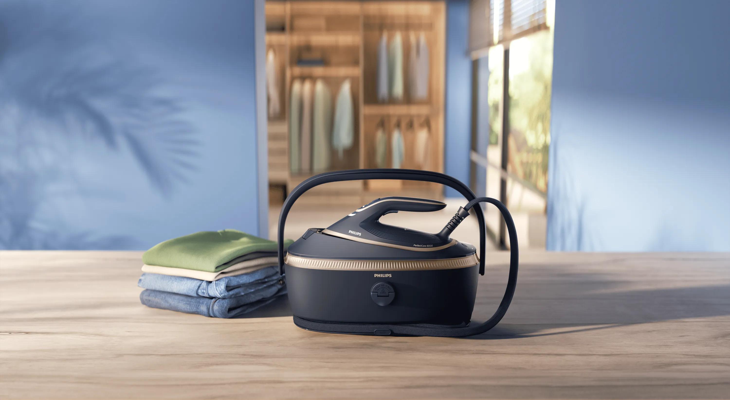 Philips PerfectCare 8000 Dampfbügelstation mit Kleidung auf Holztisch in modernem Waschraum.