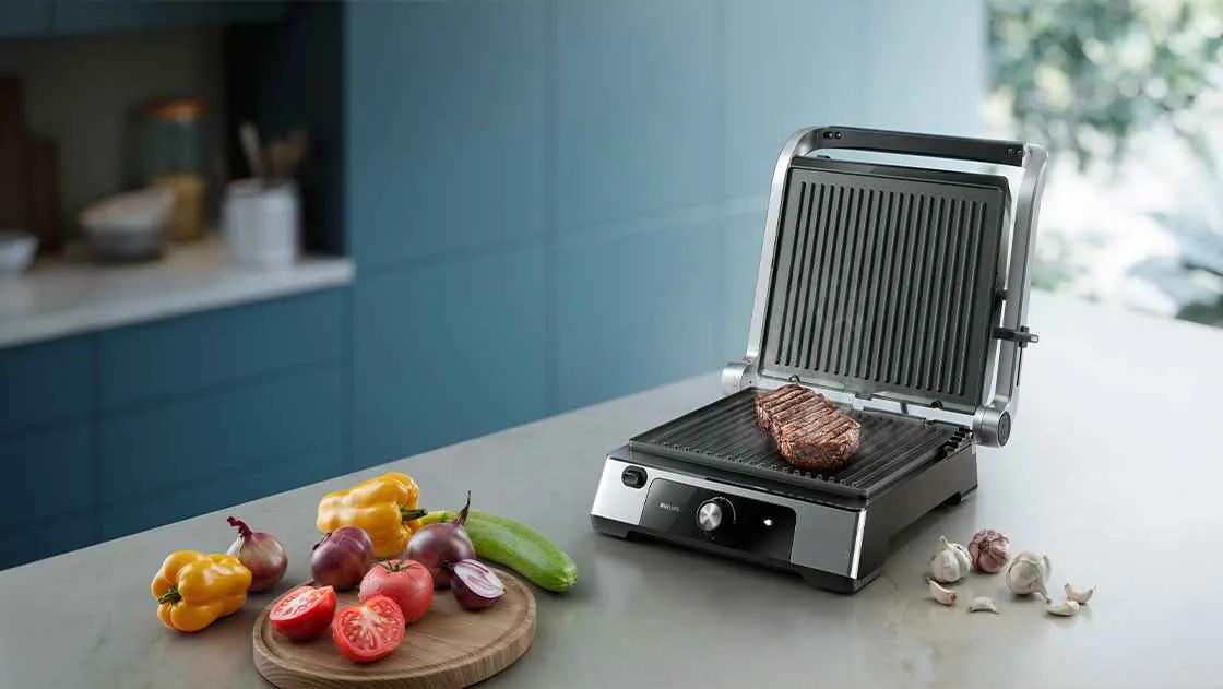 De délicieux aliments grillés avec moins de fumée
