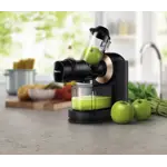 Main in-use photograph Philips Viva Collection Masticating juicer HR1888_70 Main in-use photograph Philips Viva Collection Masticating juicer HR1888_70