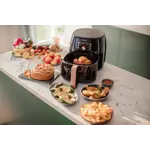 Main in-use photograph Philips Premium Airfryer XXL