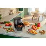 Main in-use photograph Philips Essential Airfryer HD9252_70 Main in-use photograph Philips Essential Airfryer HD9252_70