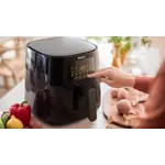 Product in Use Photo Philips Essential Airfryer XL