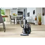 Main in-use photograph Philips PowerPro Expert Bagless vacuum cleaner FC9741_09