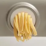 Product in Use Photo Philips Avance Collection Pasta maker HR2485_09 Product in Use Photo Philips Avance Collection Pasta maker HR2485_09