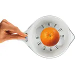 Product in Use Photo Philips Viva Collection Citrus press HR2744_40