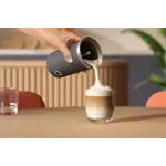 CO_24_BAR311_60_PIU_Pouring Cappuccino_Fullframe.jpg CO_24_BAR311_60_PIU_Pouring Cappuccino_Fullframe.jpg