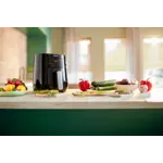 Product in Use Photo Philips Essential Airfryer HD9252_70 Product in Use Photo Philips Essential Airfryer HD9252_70
