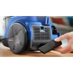 Product in Use Photo Philips 2000 Series Bagless vacuum cleaner XB2125_09 Product in Use Photo Philips 2000 Series Bagless vacuum cleaner XB2125_09