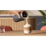 CO_24_BAR311_60_PIU_Pouring Cappuccino_16x9.jpg