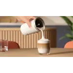 CO_24_BAR311_00_PIU_Pouring Cappuccino_16x9.jpg CO_24_BAR311_00_PIU_Pouring Cappuccino_16x9.jpg