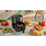 Main in-use photograph Philips Essential Airfryer HD9200_91 Main in-use photograph Philips Essential Airfryer HD9200_91