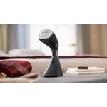 Product in Use Photo Philips 8000 Series Handheld Steamer