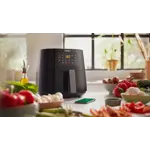 Main in-use photograph Philips Essential Airfryer XL