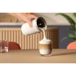 CO_24_BAR311_00_PIU_Pouring Cappuccino_Fullframe.jpg