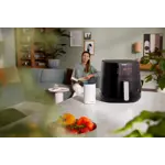 Product in Use Photo Philips Essential Airfryer XL