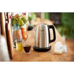Main in-use photograph Philips Avance Collection Temperature control kettle Main in-use photograph Philips Avance Collection Temperature control kettle