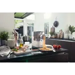 Main in-use photograph Philips Viva Collection Pasta and noodle maker HR2370_05