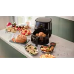 Main in-use photograph Philips Essential Airfryer XL