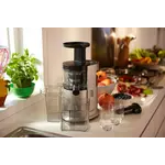 Main in-use photograph Philips Avance Collection Masticating juicer HR1882_31 Main in-use photograph Philips Avance Collection Masticating juicer HR1882_31