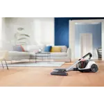 Main in-use photograph Philips 2000 Series Bagless vacuum cleaner XB2142_09