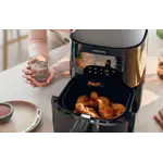 Product in Use Photo Philips Essential Airfryer HD9252_70 Product in Use Photo Philips Essential Airfryer HD9252_70