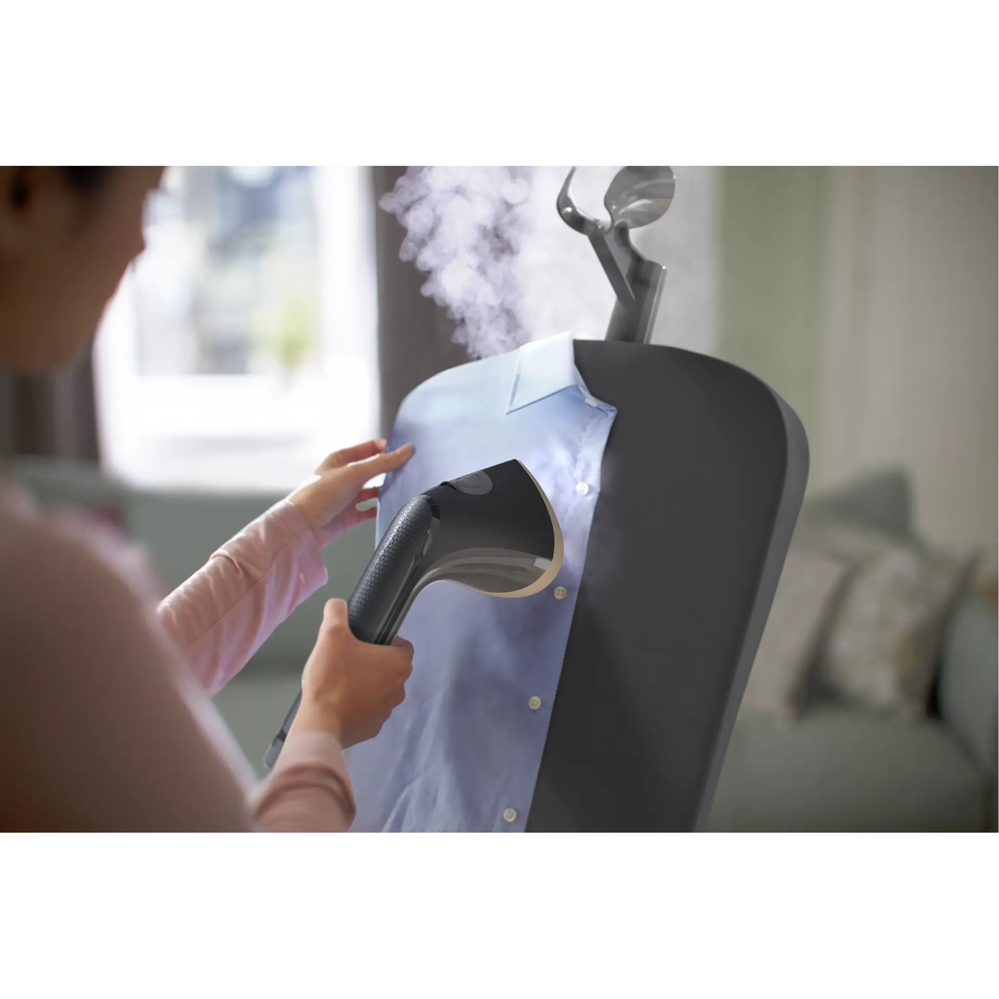 Geen fan van strijken? Gebruik Philips OneTurn: strijkijzer én kledingstomer in één. Snel, makkelijk en kreukvrij in een handomdraai 🙌 #PhilipsOneTurn #steamer #strijken