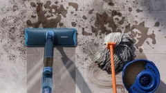 Geniet van een draadloos, manoeuvreerbare dweil ervaring
