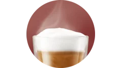 Heißer, cremiger Milchschaum