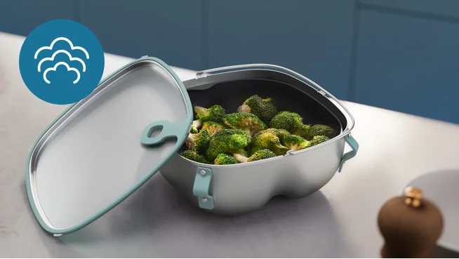 Steaming tray and lid
